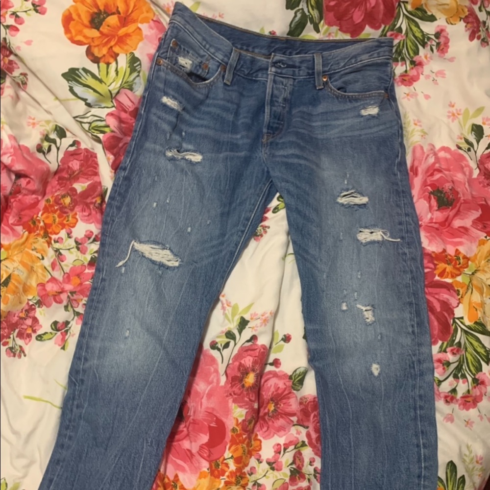 Levi’s 501 ct boyfriend crop jeans distressed new